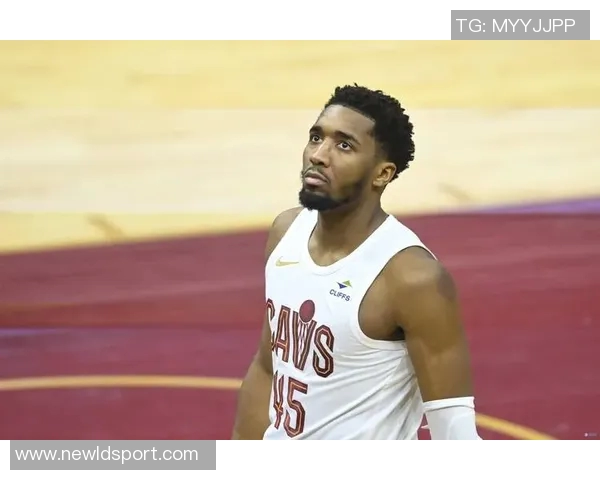 米切尔第三节火力全开8投6中三分1中3独得14分助队追分奋起反击