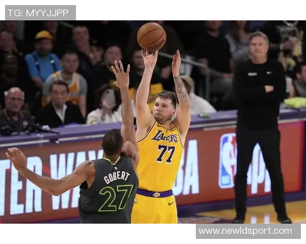 艾顿分享东契奇圣诞礼物喜悦瞬间感谢圣诞老人带来的惊喜