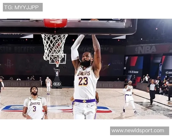 詹姆斯四十岁仍如巨婴湖人未续约他频频装病引发热议