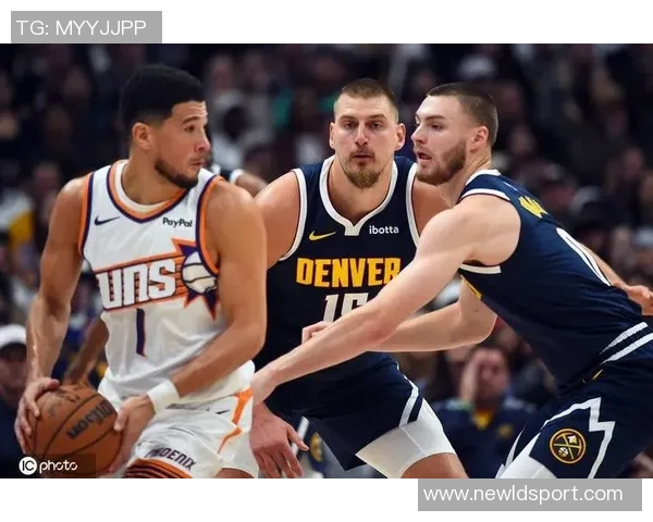 布克强势表现引领球队胜利19投10中斩获31分5篮板3助攻1抢断